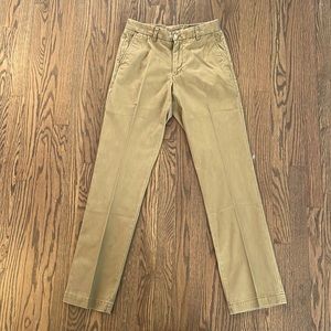 Vineyard Vines Breaker Pant.  28x32 Slim Fit Men’s.  Color-Dark Khaki
